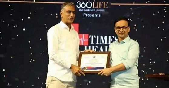 Dr. Sridhar receiving the Times Health Excellence Award on stage